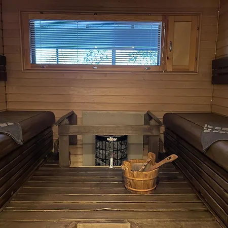 Firefox, In Ruka Prázdninový dům